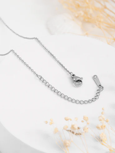 Dazzling Bow Pendant Chain - Image 3