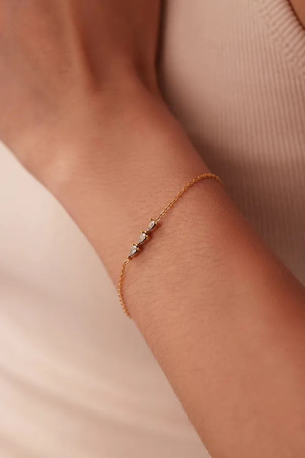 Aura Minimal Charm Bracelet - Image 3