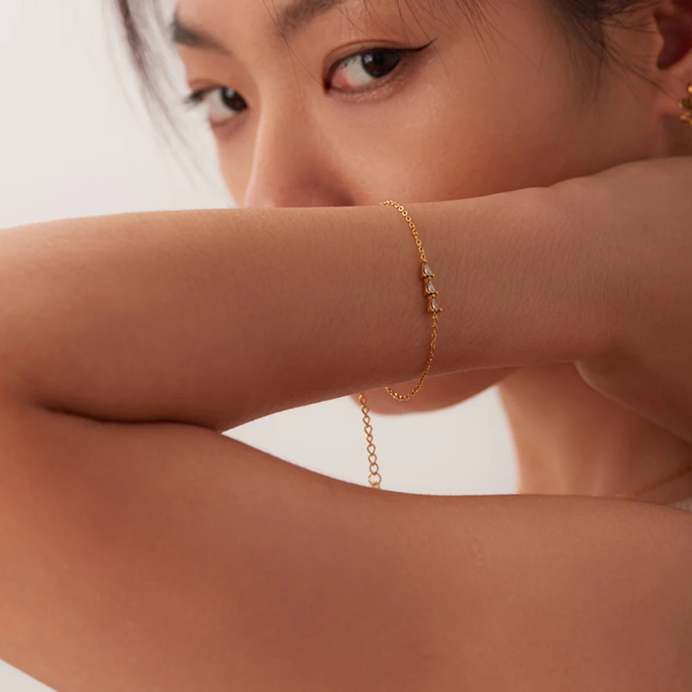 AURA Minimal Charm Bracelet - Image 4