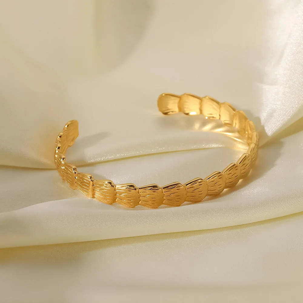 VYNCE Petal Textured Cuff - Image 3