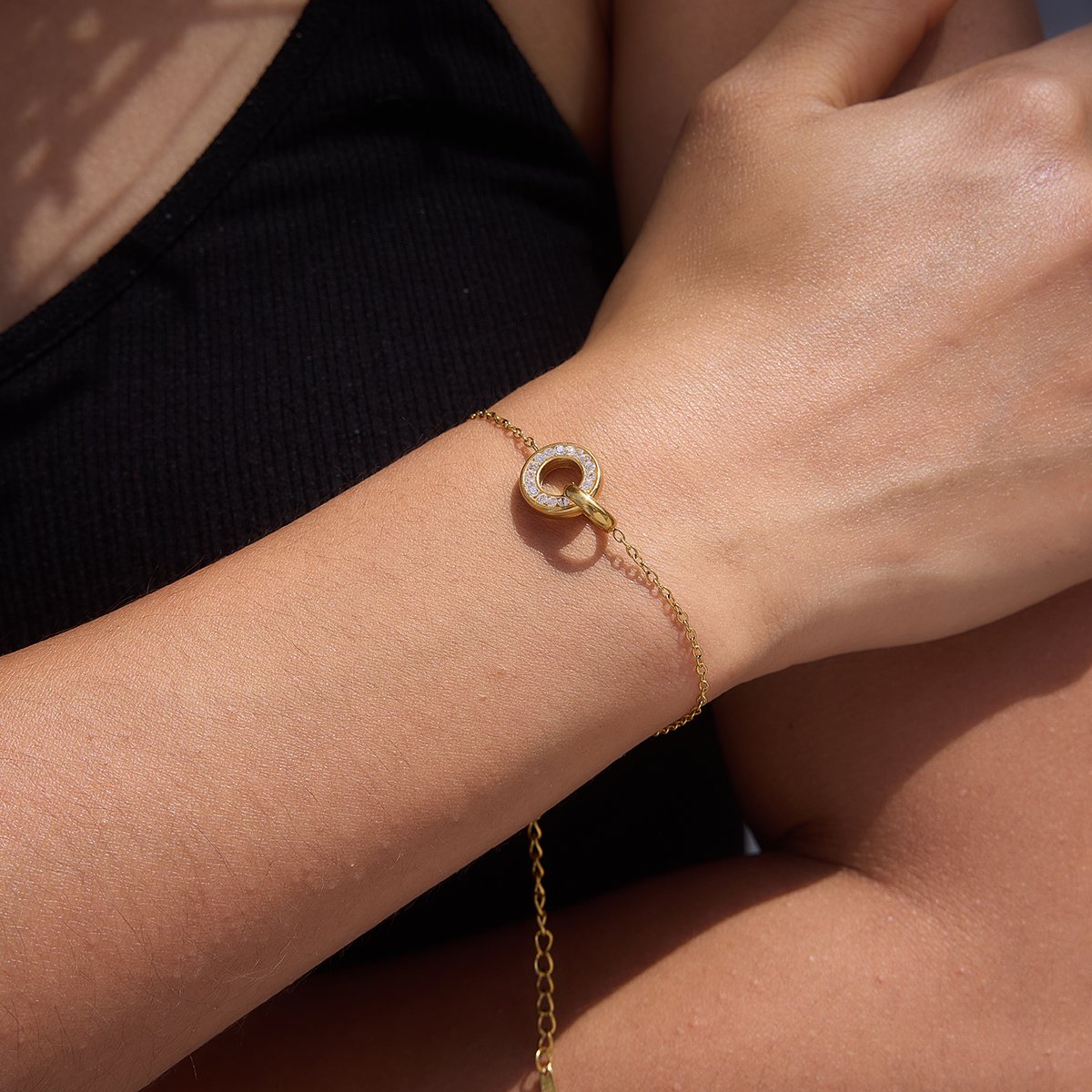 Gold-Tone Minimalist Chain Bracelet – Hypoallergenic - Image 3