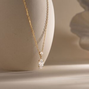 Gold Teardrop Crystal Pendant Necklace – Elegant Minimal Jewelry