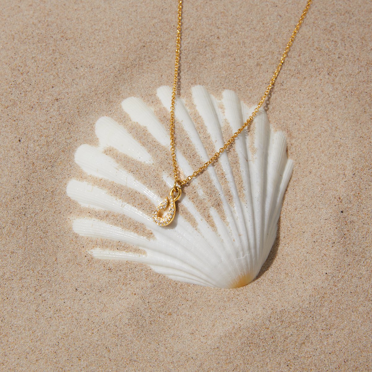 Golden Teardrop Necklace – Elegant Statement Necklace