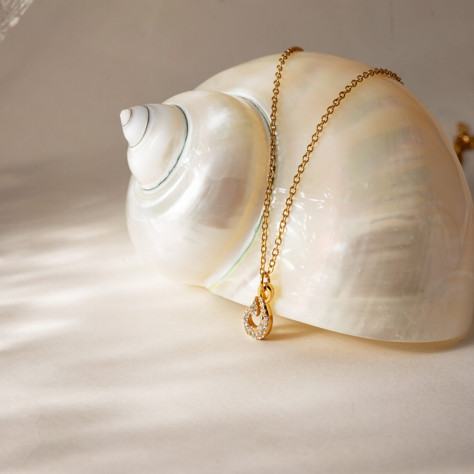 Golden Teardrop Necklace – Elegant Statement Necklace - Image 3