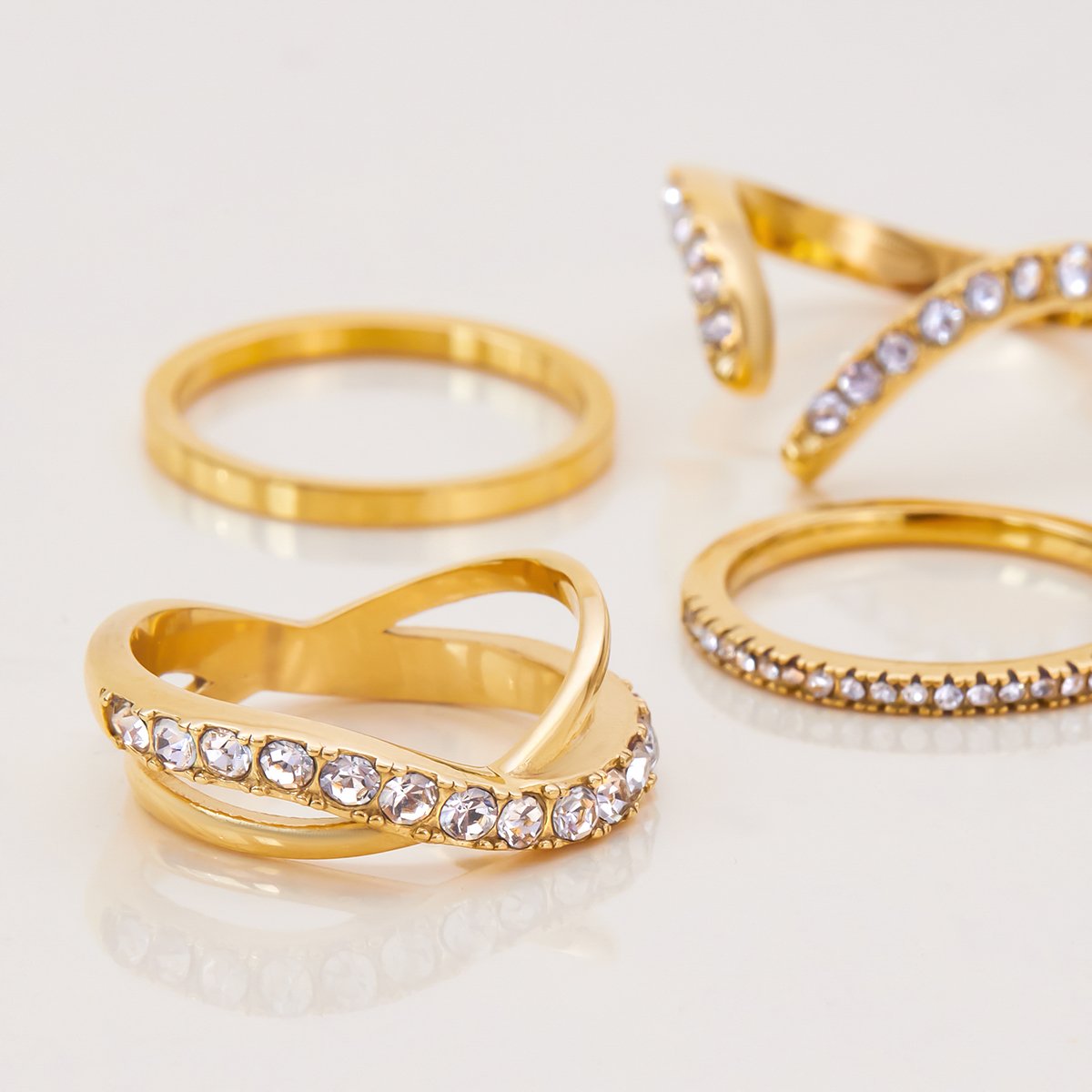 Gold Crystal Twist Ring – Sophisticated Statement Jewelry