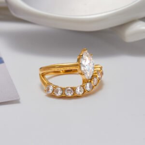 Gold Crystal Halo Ring – Elegant Statement Jewelry