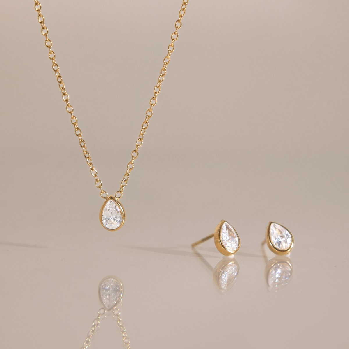Gold Teardrop Crystal Pendant Necklace & Earring Set - Image 3